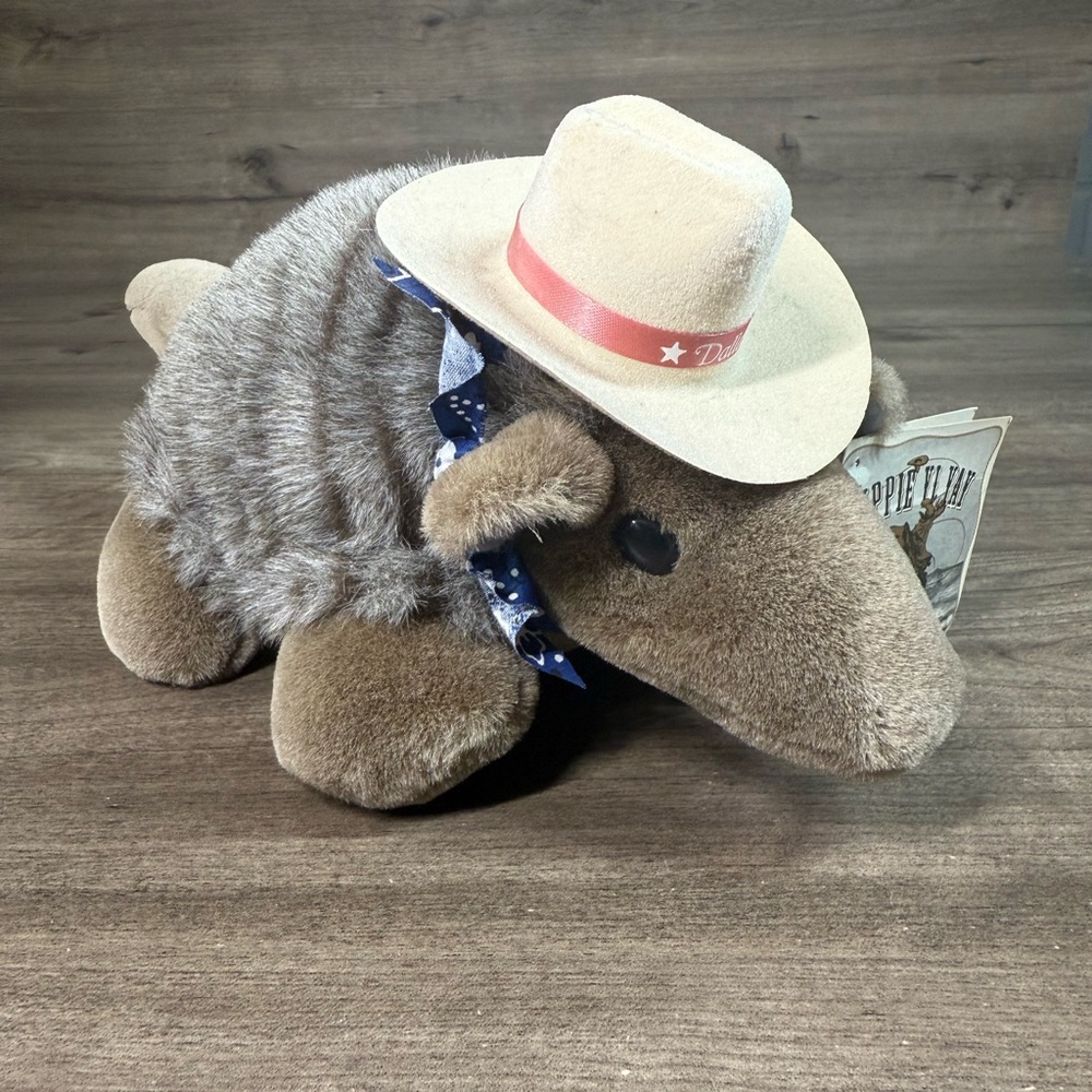 VTG Yippie Yi Yay Texas Armadillo Plush/Stuffed Animal Collectible 12”L 6”W 6”H